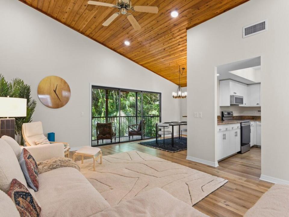 2125 PINE CREEK Boulevard 205, Vero Beach, Florida 32966, USA