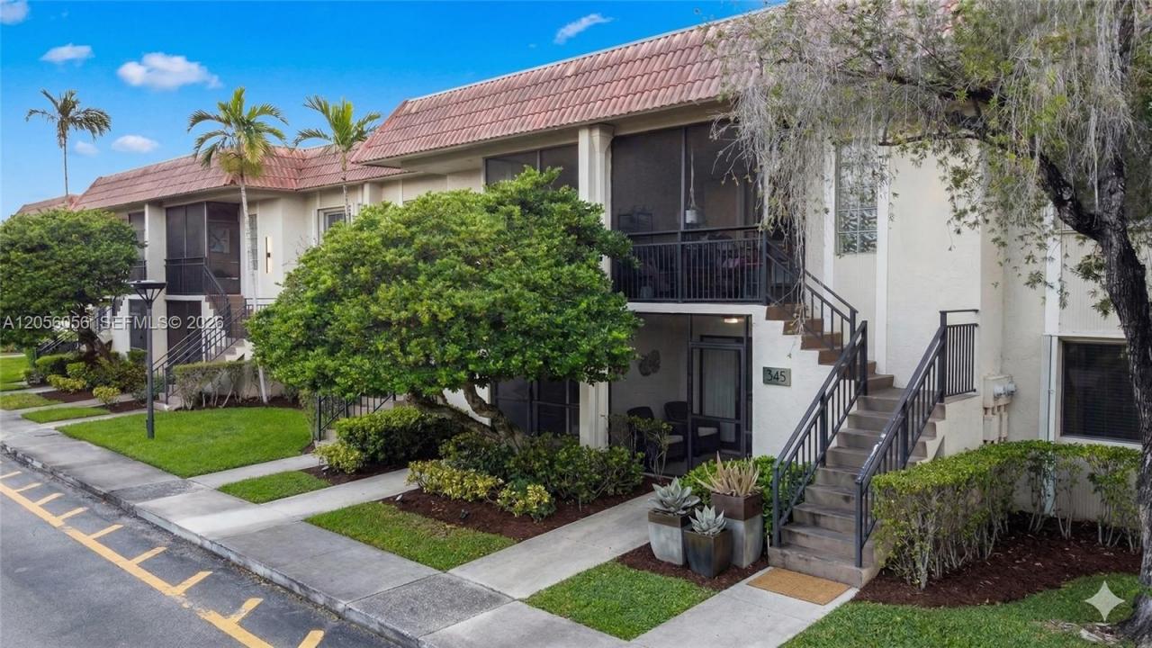 310 Lakeview Dr 105, Weston, Florida 33326, USA