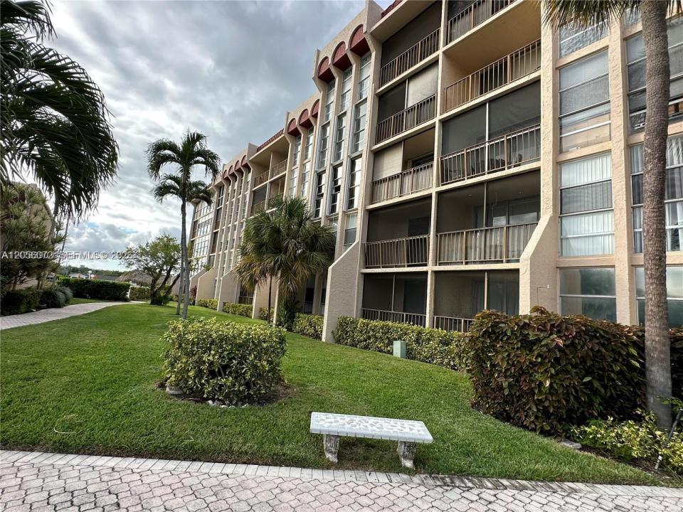 2000 Atlantic Shores Blvd 404, Hallandale Beach, Floryda 33009, USA