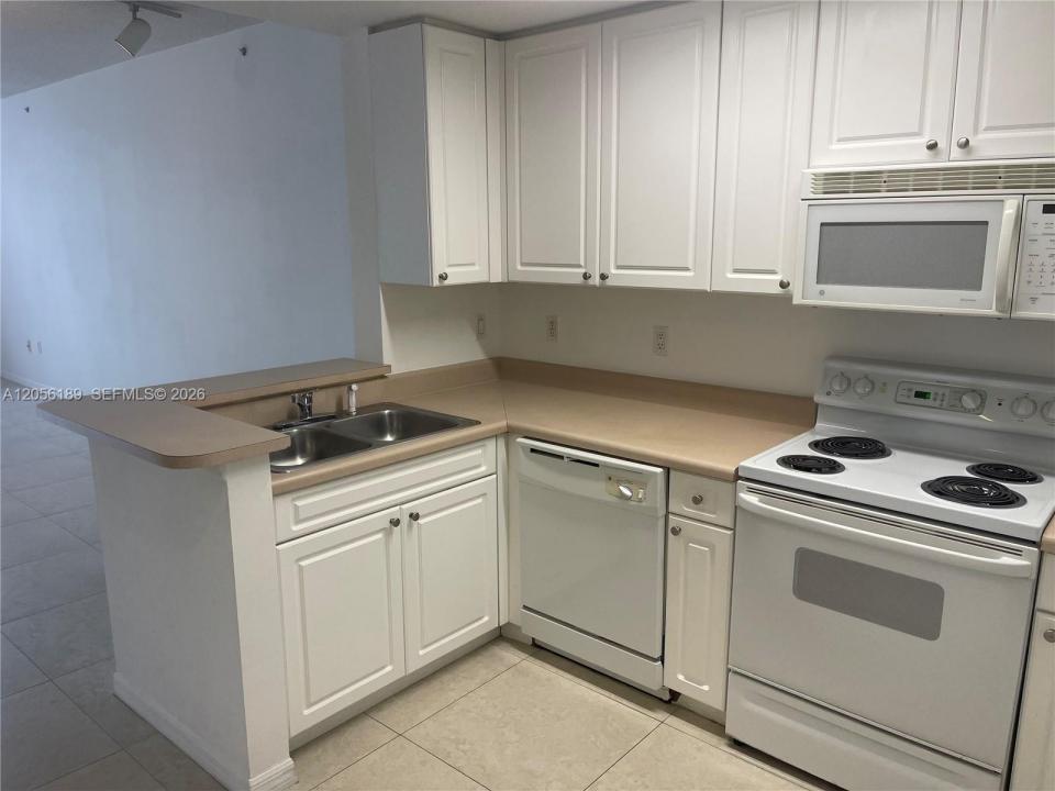 255 Evernia St 616, West Palm Beach, Florida 33401, USA