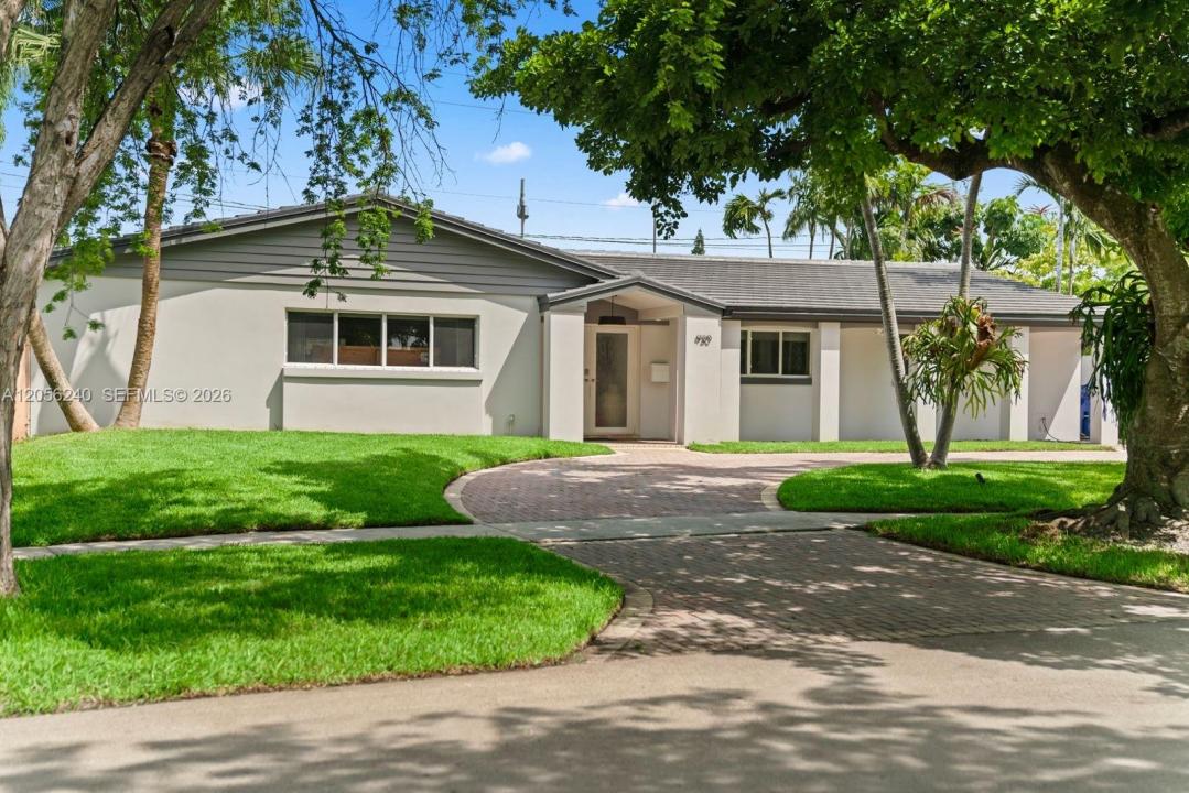 930 NE 182nd Ter, North Miami Beach, Floride 33162, États-Unis