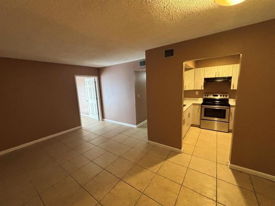 3710 NW 21st Street 413, Lauderdale Lakes, Floride 33311, États-Unis