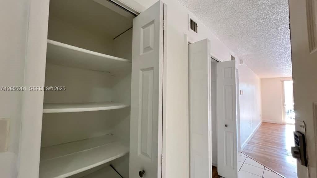 7010 NW 186th St 5-303, Hialeah, Florida 33015, Stati Uniti