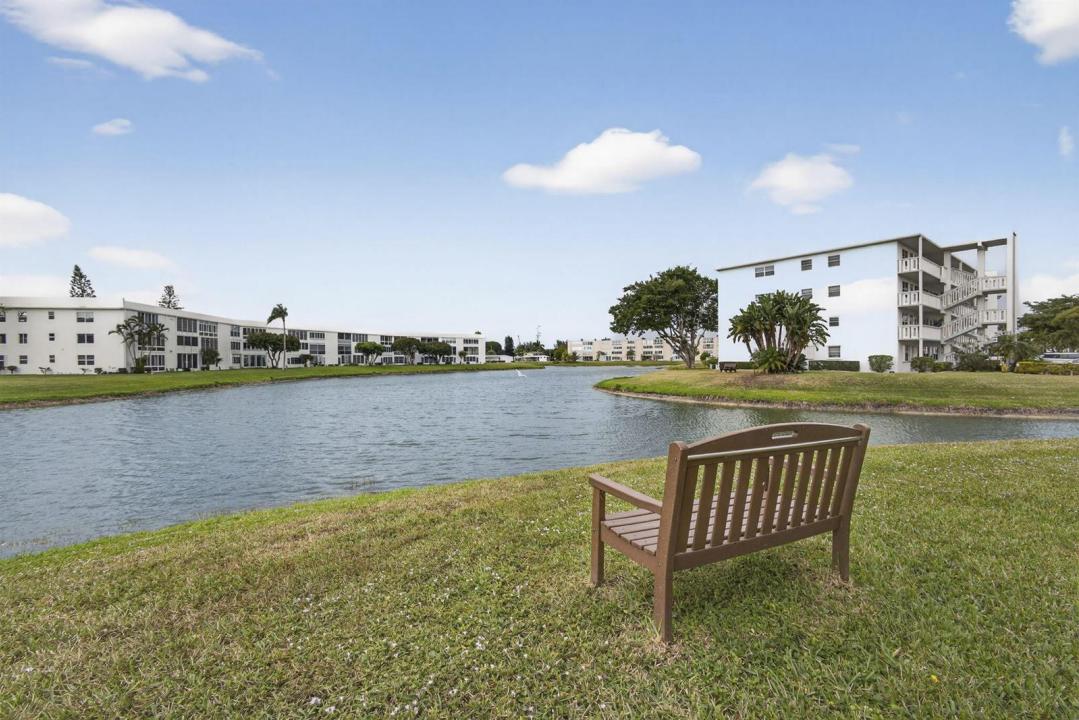 330 WELLINGTON G, West Palm Beach, Florida 33417, USA