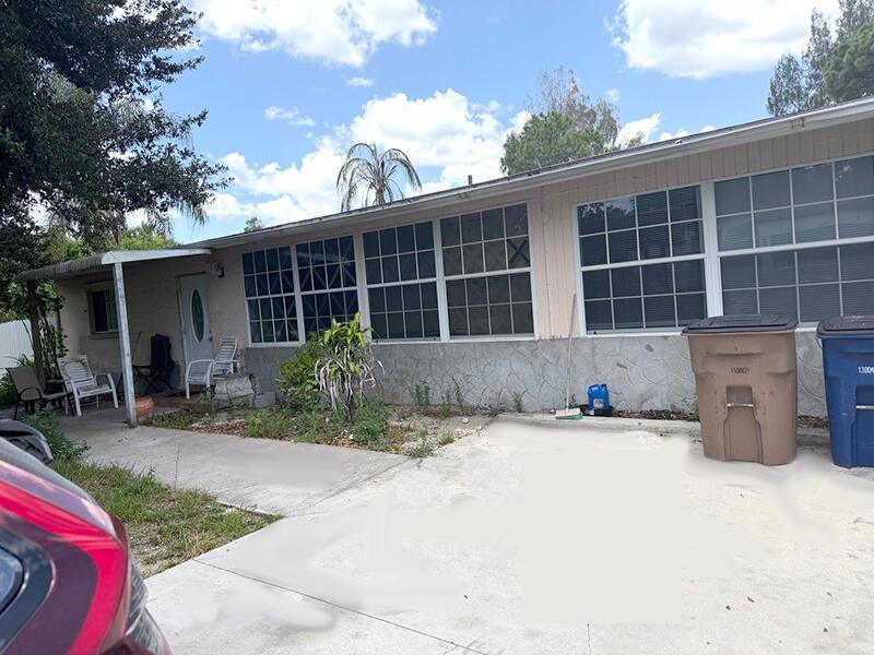 901 SHELDON Avenue, Lehigh Acres, Florida 33936, USA