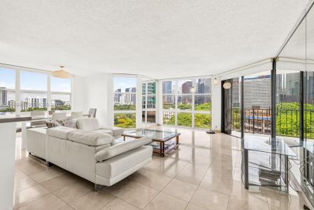 1901 Brickell Ave B1109, Miami, Florida 33129, USA