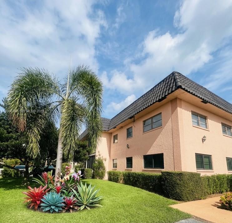 665 Enfield St B9, Boca Raton, Florida 33487, USA