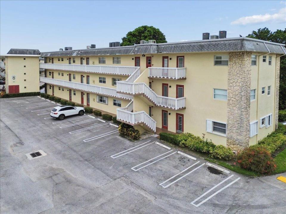 4321 NW 16TH Street C202, Lauderhill, Florida 33313, Stati Uniti