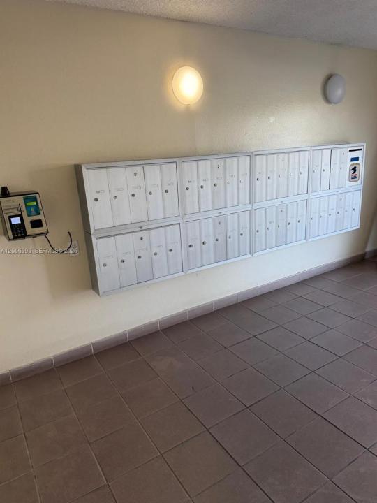 4713 NW 7TH ST 306-1, Miami, Florida 33126, Stati Uniti