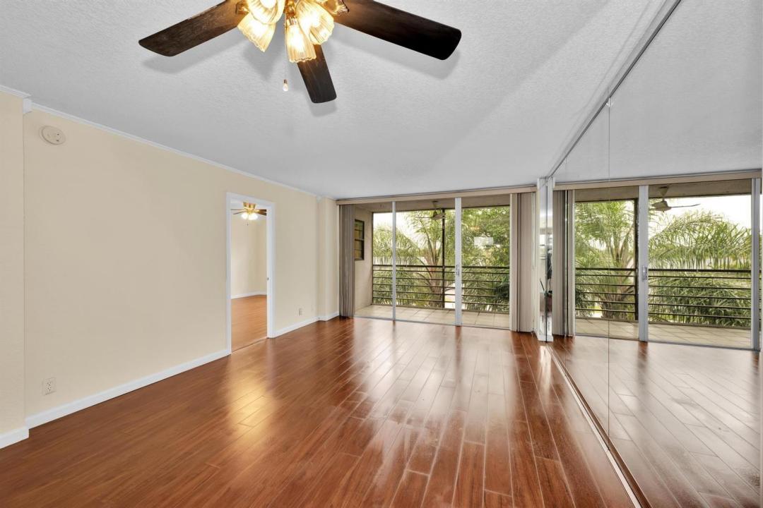 118 Royal Park Drive 4G, Oakland Park, Florida 33309, USA