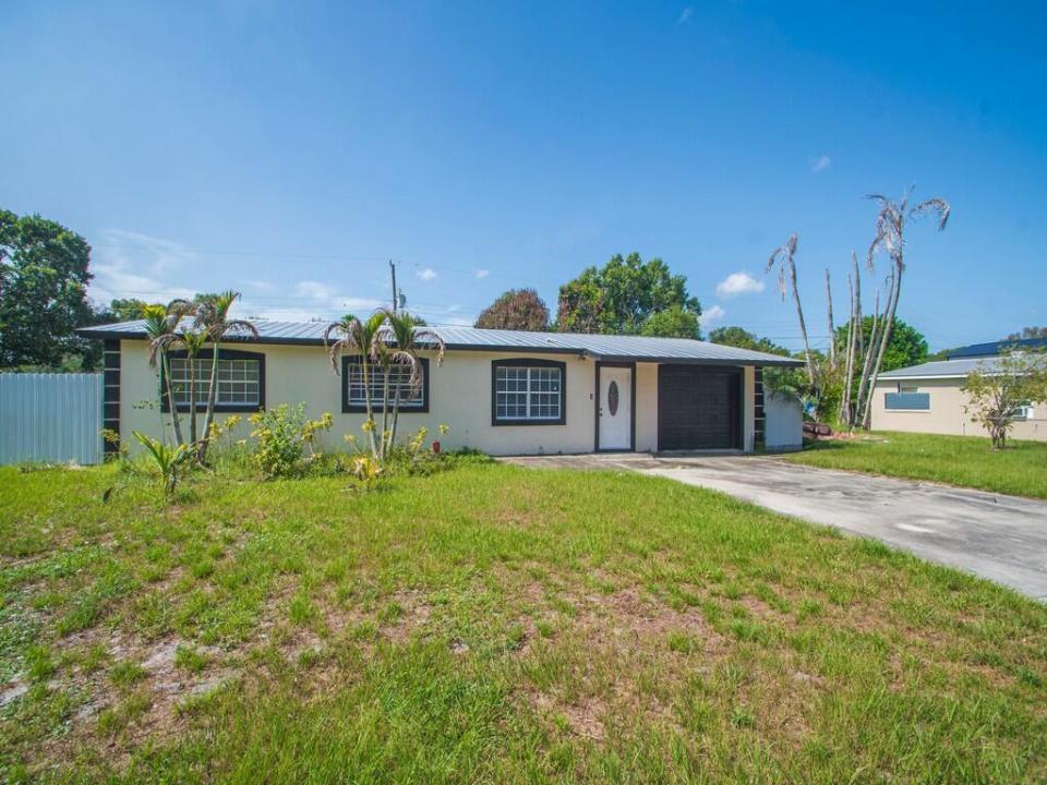 355 JOHNSTON Street, Fort Pierce, Florida 34982, USA