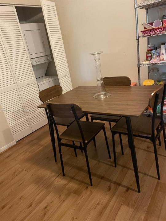 15650 SW 80th St F-207, Miami, Floryda 33193, USA