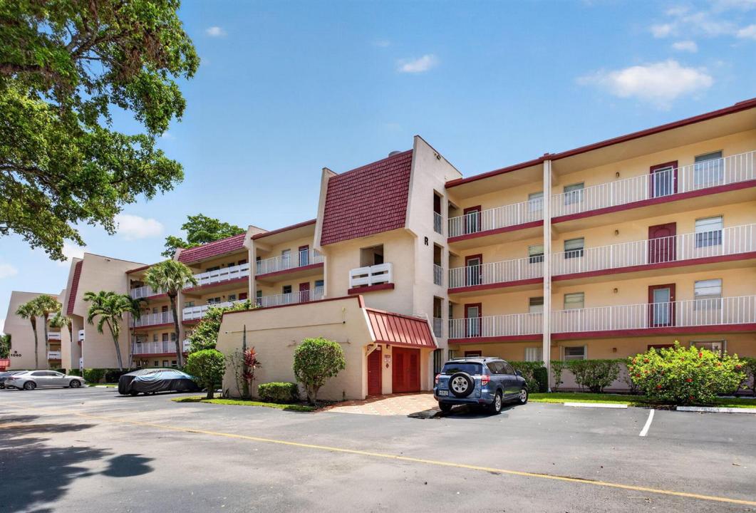 1030 Country Club Drive 205, Margate, Florida 33063, USA