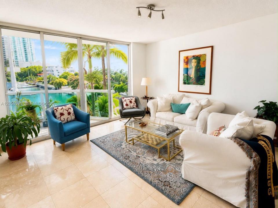7918 Harbor Island Dr 310, North Bay Village, Floride 33141, États-Unis