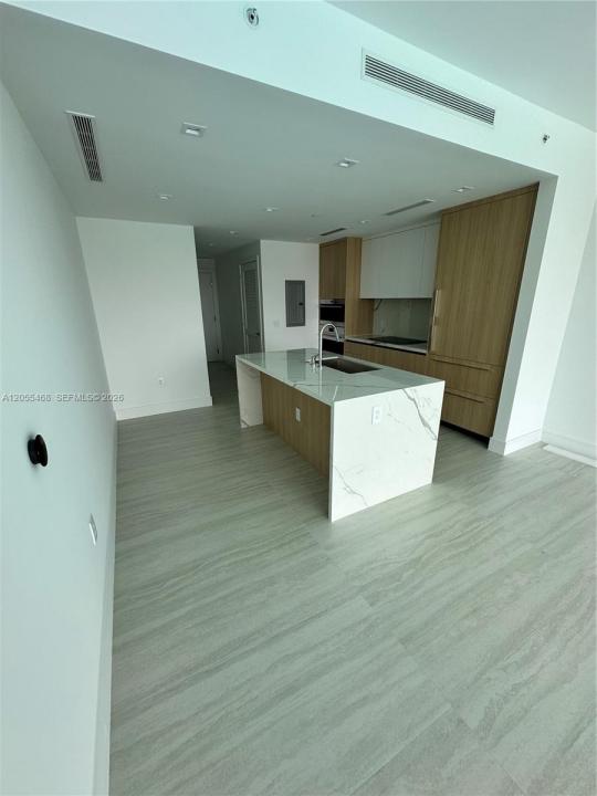 2411 Laguna Cir 1407, North Miami, Florida 33181, Stati Uniti