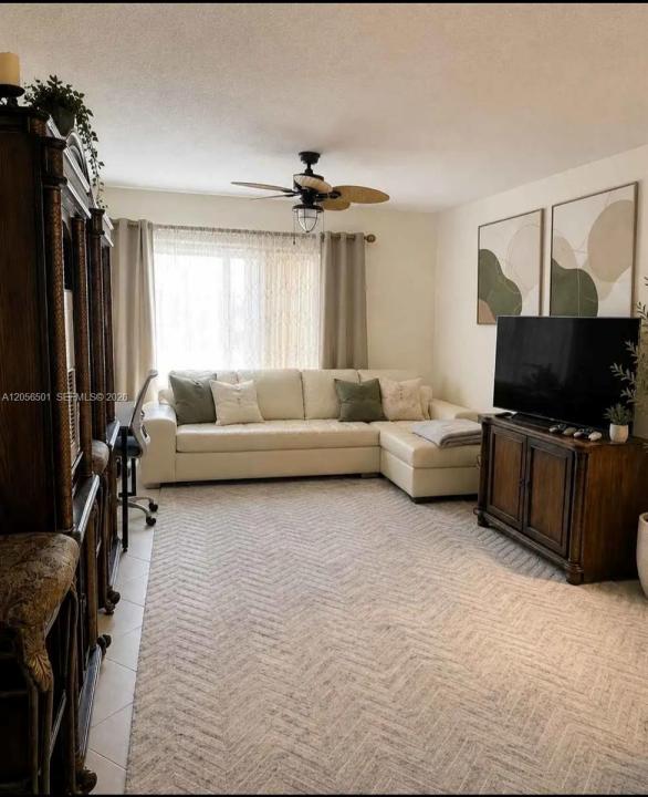 3545 NE 167th St 408, North Miami Beach, Florida 33160, Stati Uniti