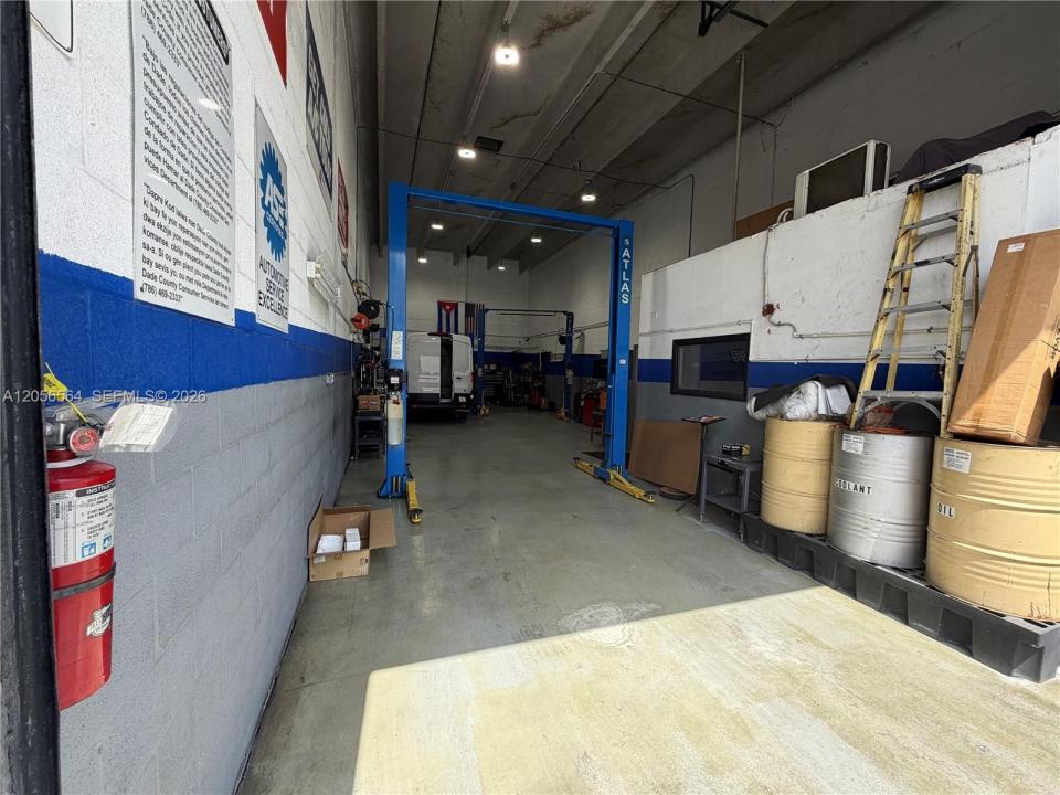 Mechanic Shop NW For Sale, Hialeah Gardens, Floride 33018, États-Unis