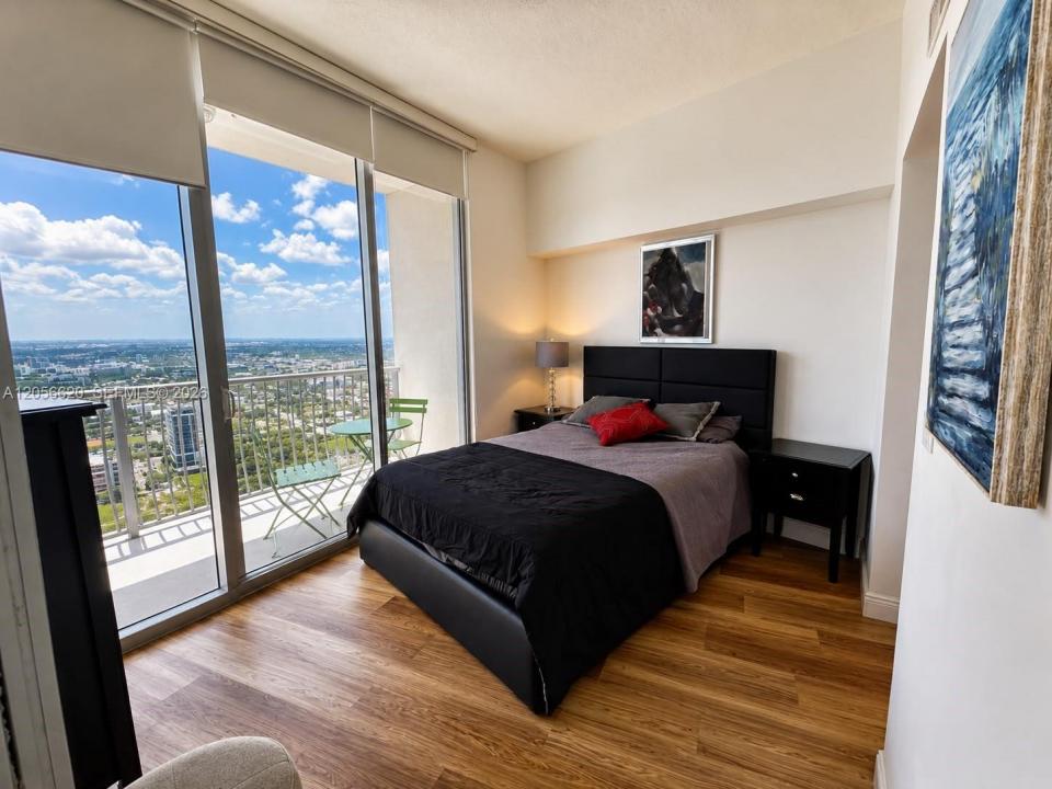 1750 N Bayshore Dr 5614, Miami, Florida 33132, USA