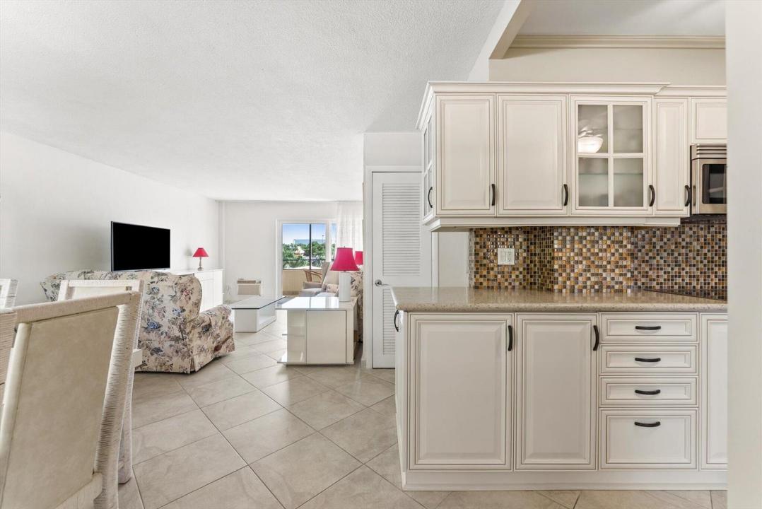 220 Kings Point Drive 210, Sunny Isles Beach, Floride 33160, États-Unis