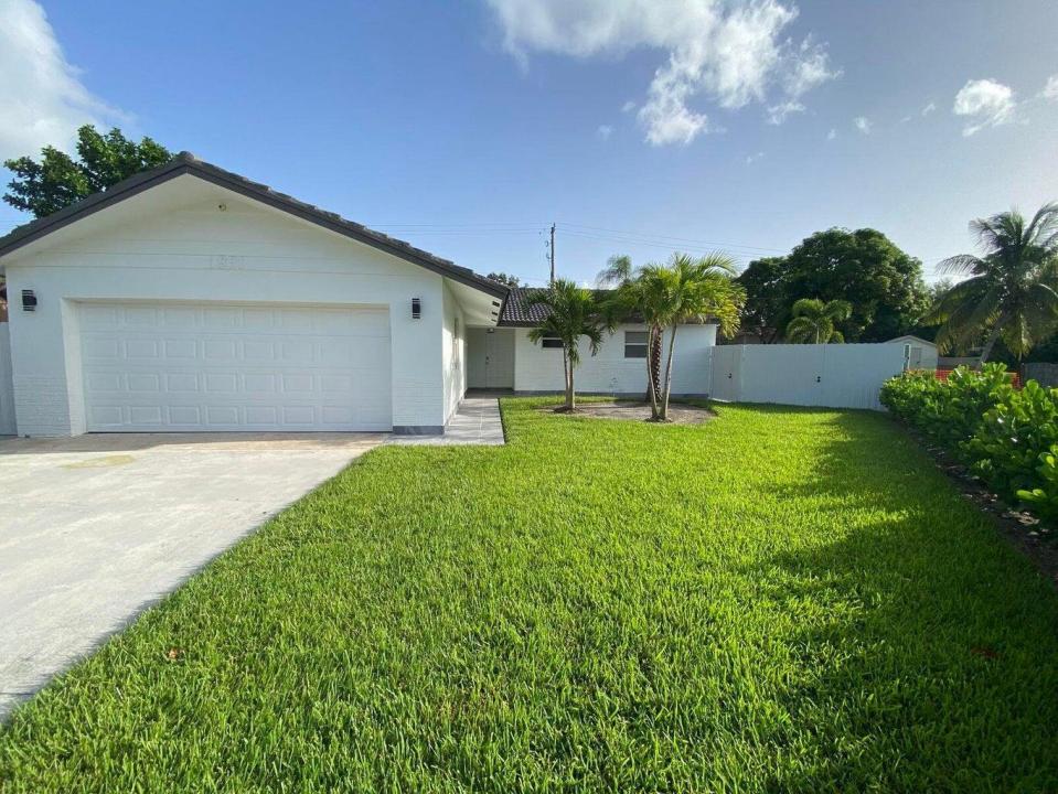 1831 EAST Court, Lake Clarke Shores, Florida 33406, Amerika Birleşik Devletleri