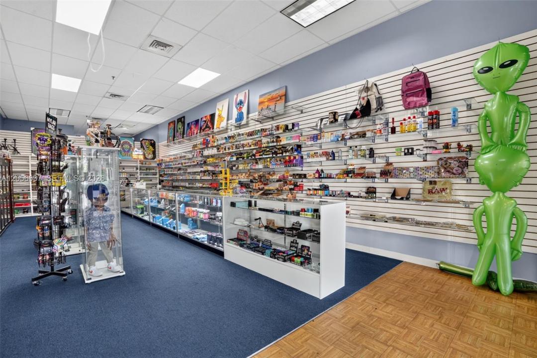 Smoke Shop for Sale in Tamiami, Kendall, Floryda 33184, USA