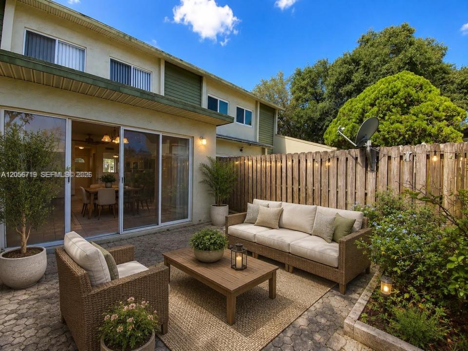 895 Crystal Lake Dr 103, Deerfield Beach, Floride 33064, États-Unis