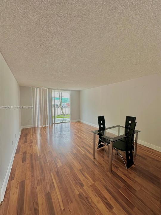 486 NW 165th St Rd B-103, Miami, Floride 33169, États-Unis