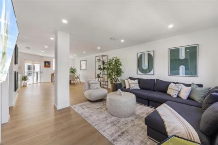 1975 Calais Dr 7, Miami Beach, Florida 33141, USA