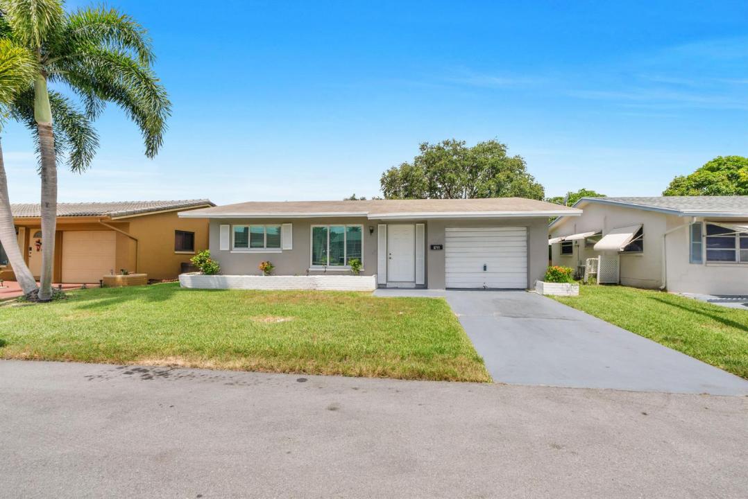 5711 NW 65TH Way, Tamarac, Florida 33321, USA