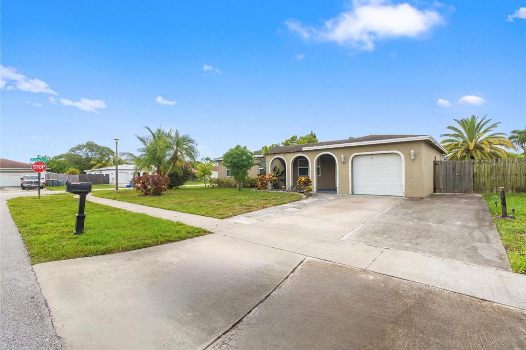 4784 Alfresco Street, Boca Raton, Florida 33428, USA