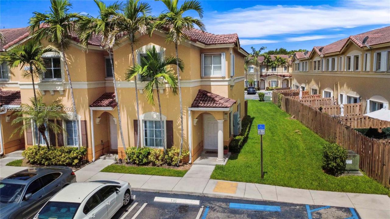 8242 NW 107th Ct 8-12, Doral, Floryda 33178, USA
