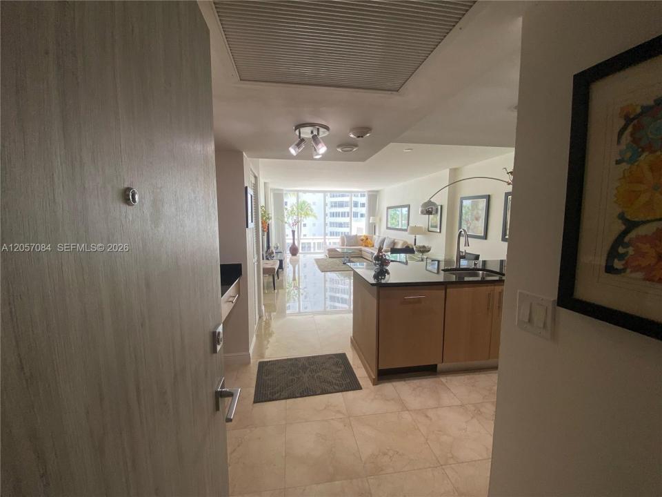 10275 Collins Ave 215, Bal Harbour, Floride 33154, États-Unis