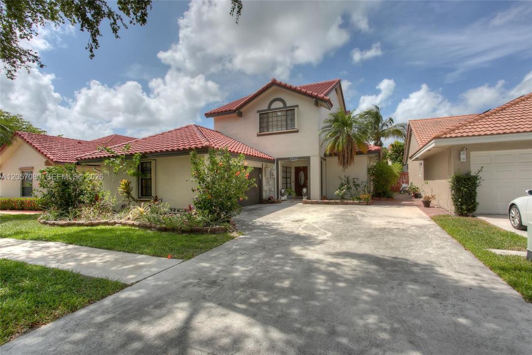 9521 NW 18th Mnr, Plantation, Florida 33322, USA