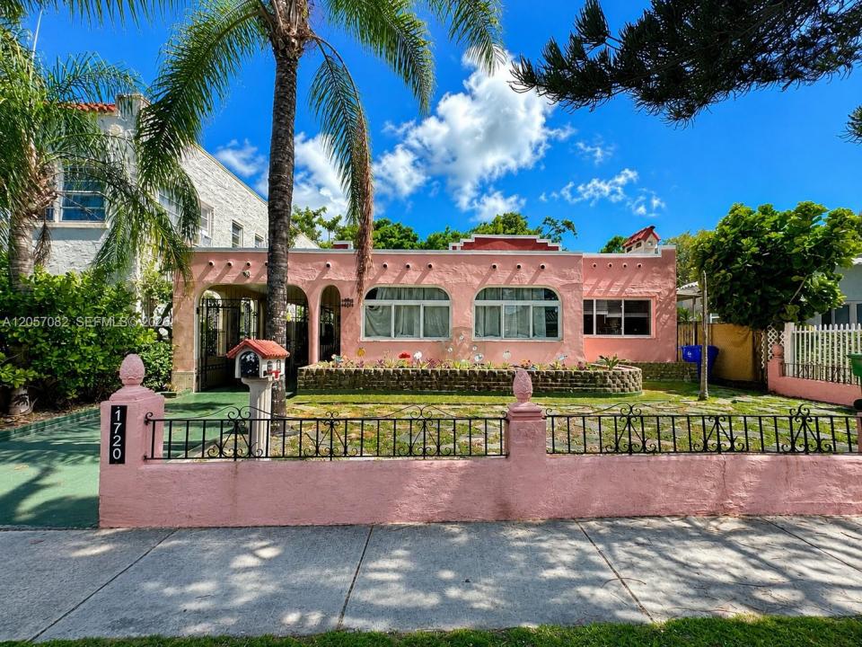 1720 SW 11th Ter, Miami, Florida 33135, USA