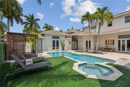 1371 Victoria Isle Dr, Weston, Florida 33327, USA