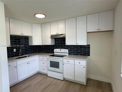 1048 E Avenue E 3, Riviera Beach, Florida 33404, USA