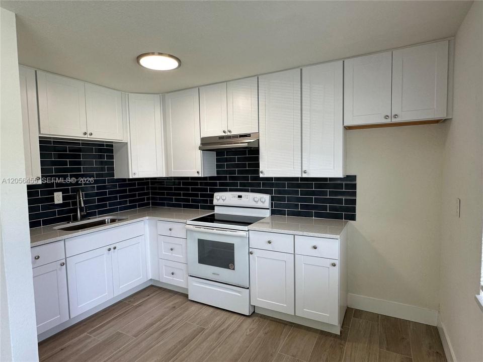 1048 E Avenue E 3, Riviera Beach, فلوريدا 33404, الولايات المتحدة