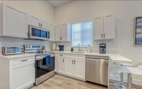 830 SE 14th St 1, Fort Lauderdale, Florida 33316, USA
