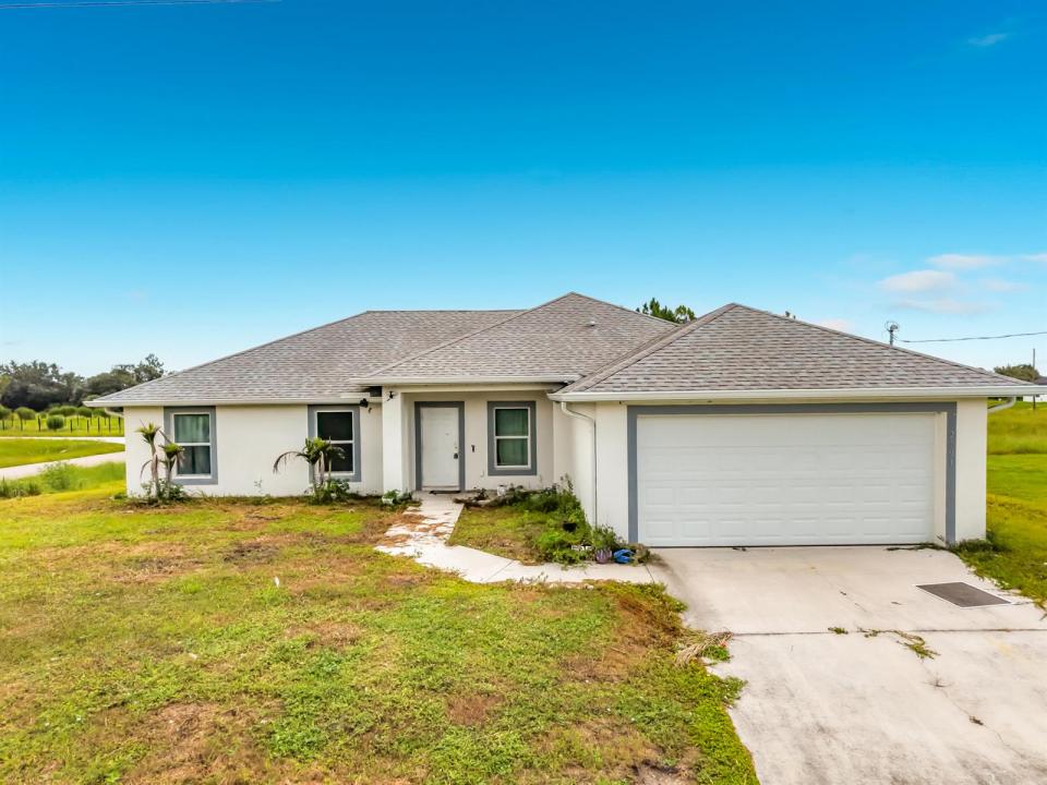 2501 E 17TH Street, Lehigh Acres, Florida 33972, USA
