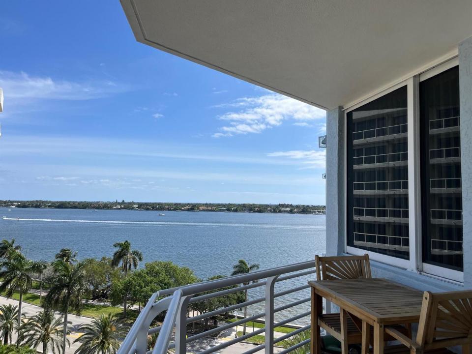1551 N Flagler Drive 802, West Palm Beach, Florida 33401, USA