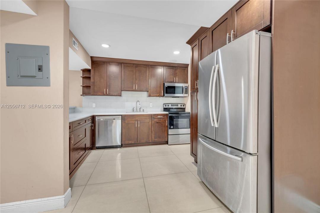 4848 NW 24th Ct 118, Lauderdale Lakes, Floryda 33313, USA