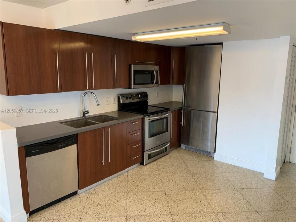 498 SW 2nd St 2C, Miami, フロリダ 33130, アメリカ合衆国