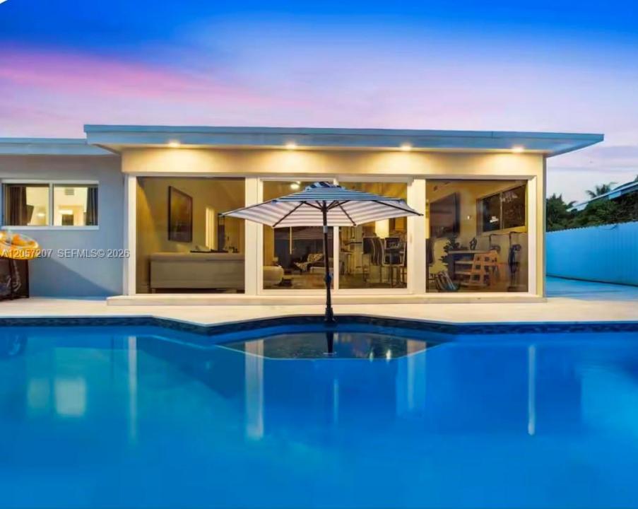 561 NE 172nd St, North Miami Beach, Florida 33162, USA