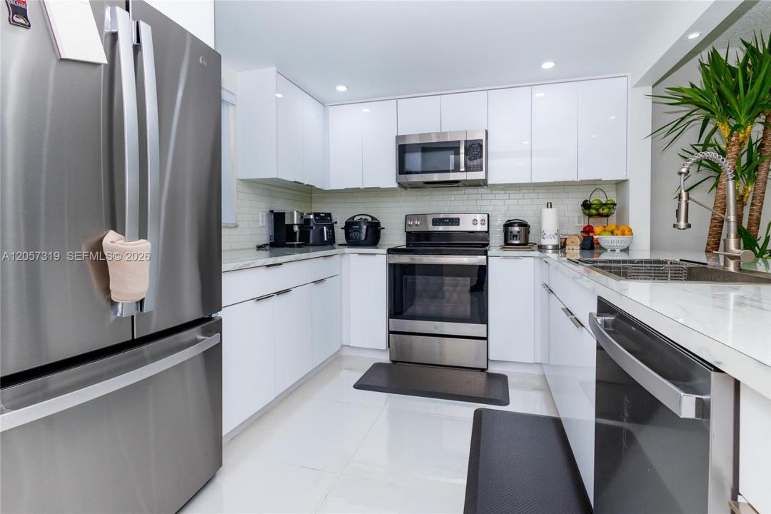469 N Pine Island Rd B308, Plantation, Floride 33324, États-Unis