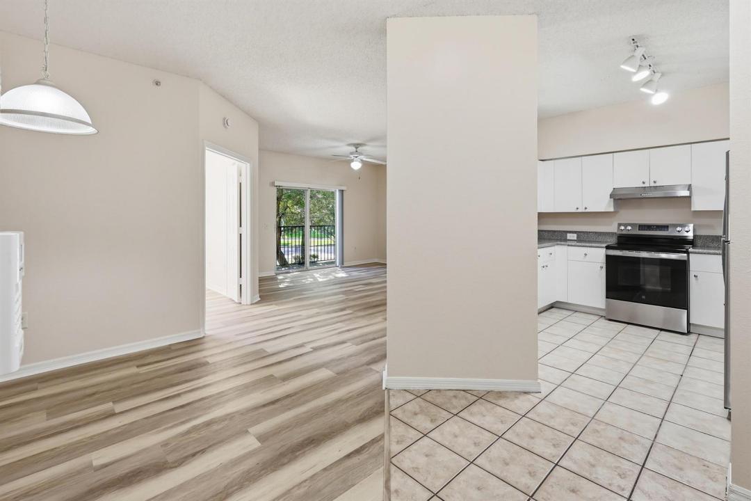 350 CRESTWOOD Circle 201, Royal Palm Beach, Florida 33411, USA