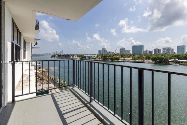 10101 E Bay Harbor Dr 504, Bay Harbor Islands, Florida 33154, USA