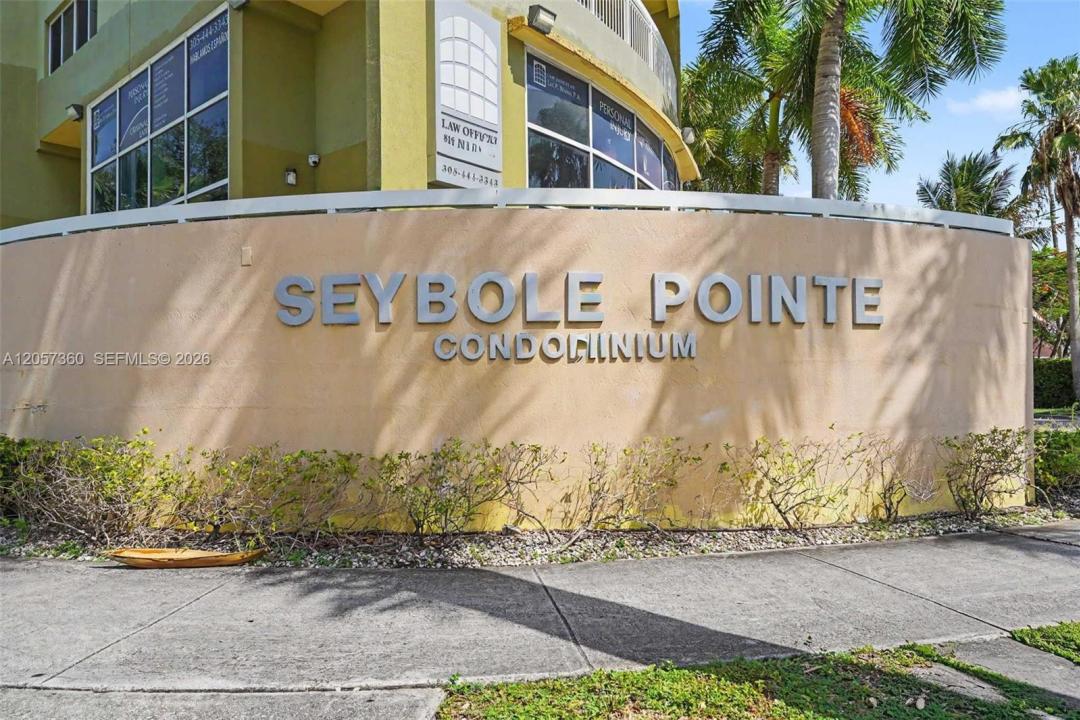 816 NW 11th St 402, Miami, Florida 33136, USA