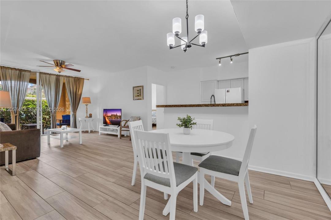19501 E Country Club Dr 9101, Aventura, Florida 33180, USA
