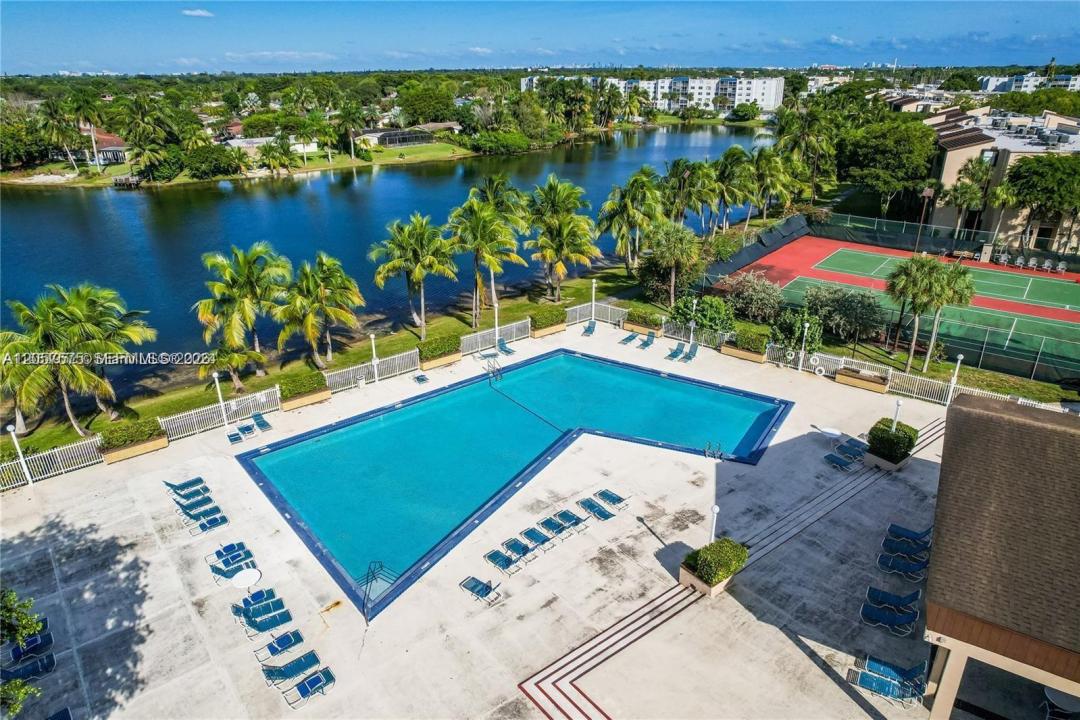14221 N Kendall Dr 110C, Miami, Florida 33186, USA