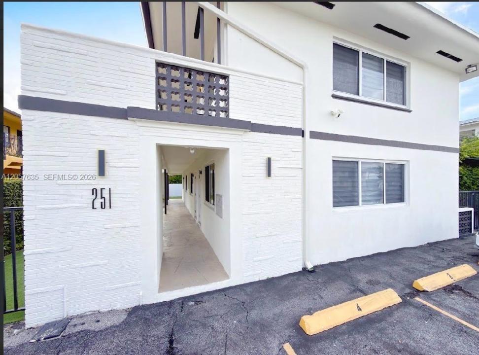 251 NW 57th Ave, Miami, Florida 33126, Stati Uniti